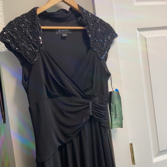 Scarlet Nite Missy 6 Traditional Black Dress - Picture 15 of 16